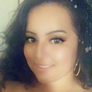 Meet your Posher, Alejandra